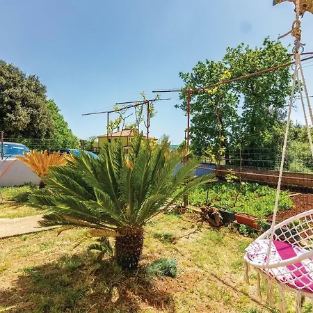 Four Bedroom In Peroj