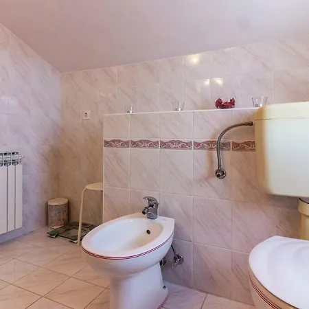 公寓 Four Bedroom In 佩罗杰